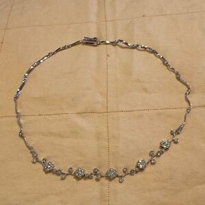 Elegant Silver Floral Necklace